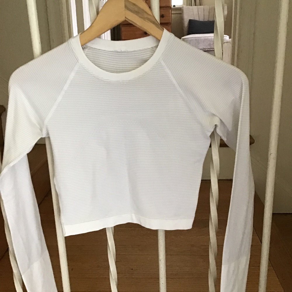 Lululemon LS White Crop Swiftly Tech VGUC